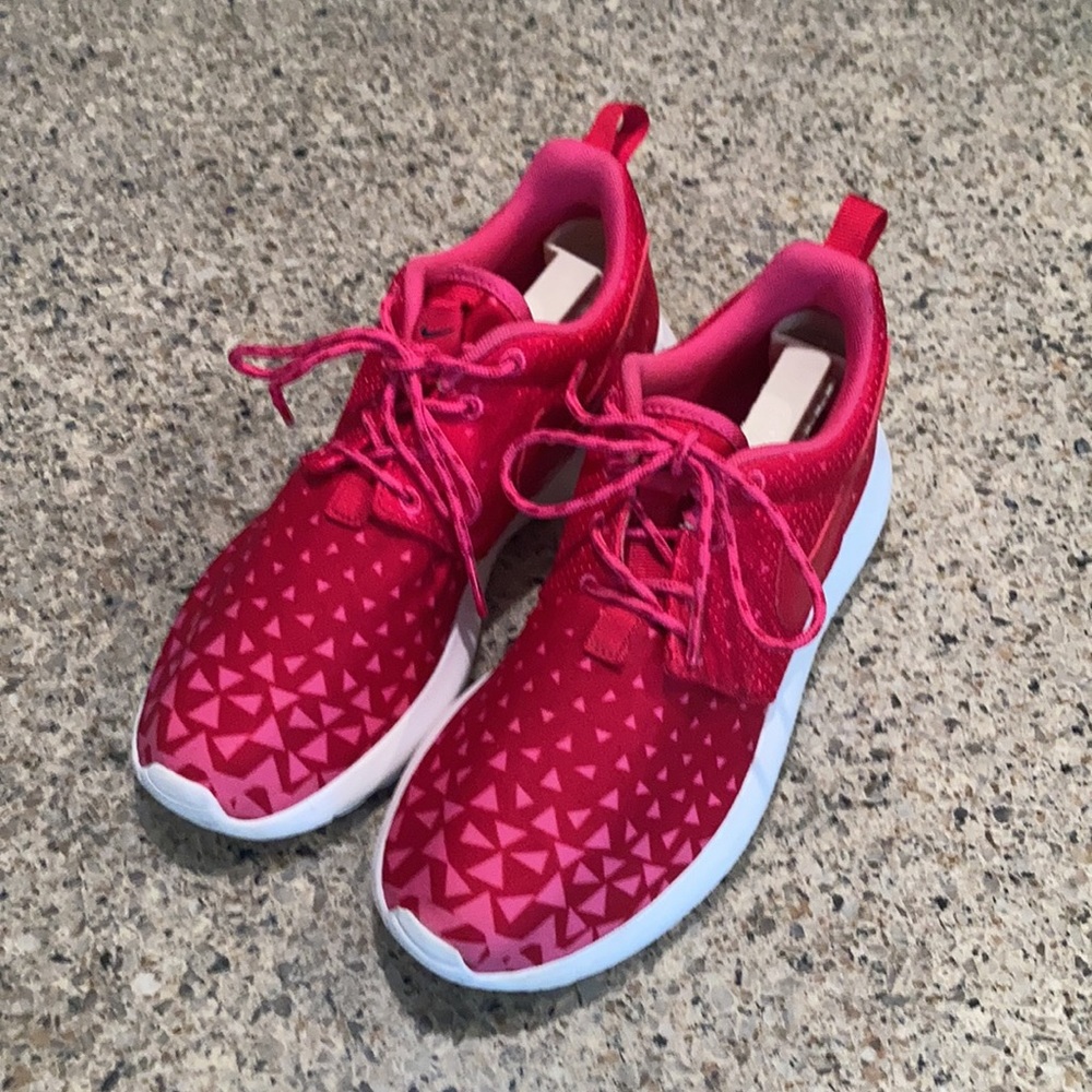 Size 5Y Nike Roshe One GS 'Gym Red' - Picture 5 of 13